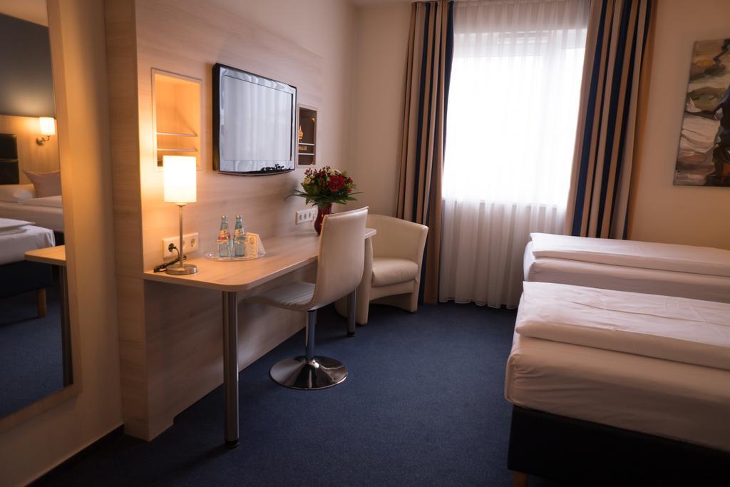 Hotel Roedelheimer Hof - Am Wasserturm Frankfurt am Main Quarto foto