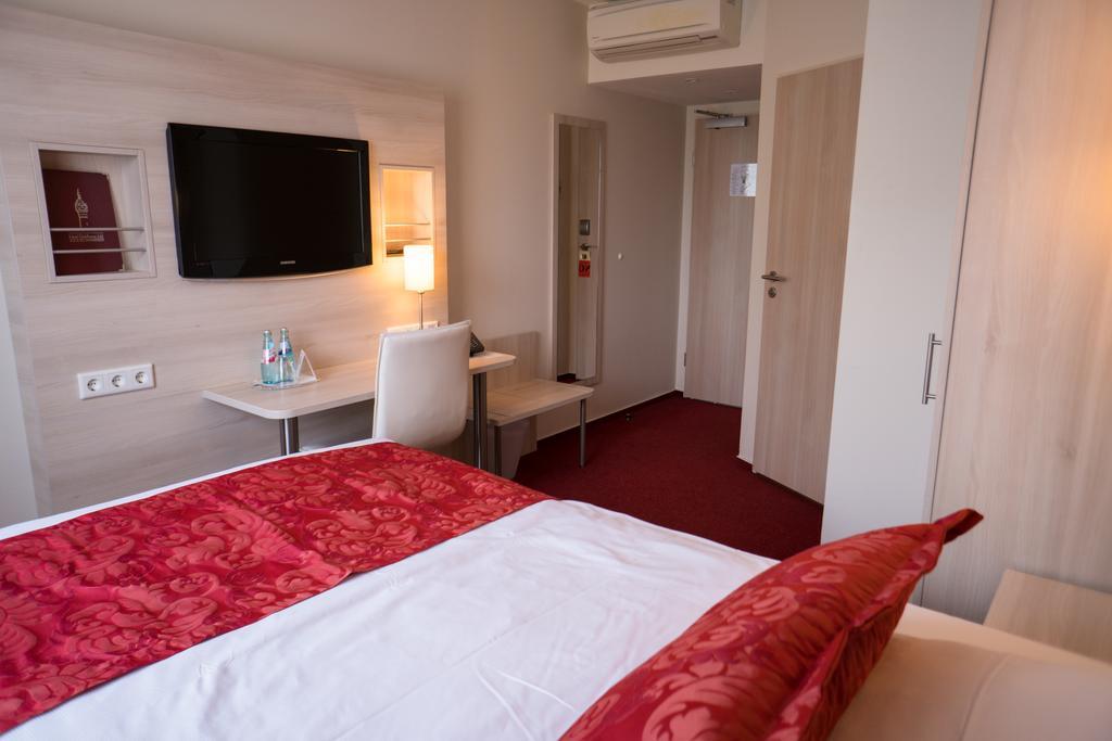 Hotel Roedelheimer Hof - Am Wasserturm Frankfurt am Main Quarto foto